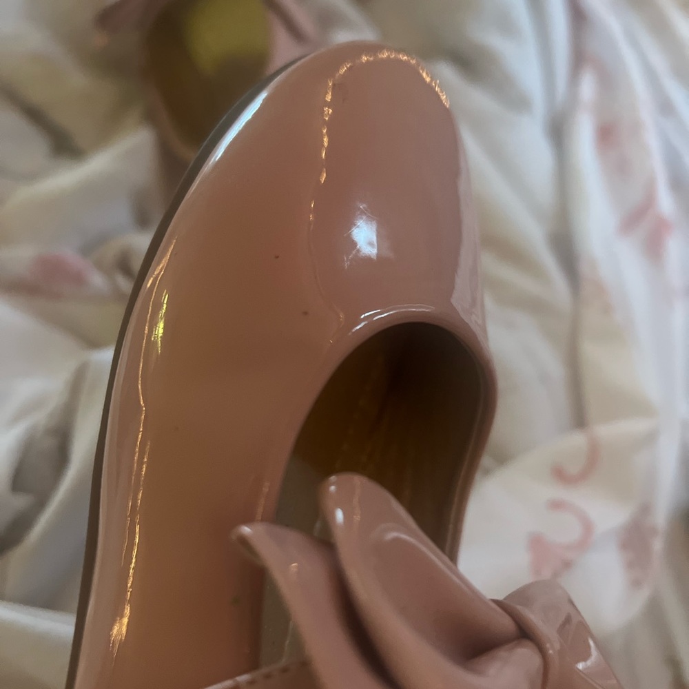 Elegant Pink Girl’s Patent Leather Mary Jane Bow Shoe. - Picture 6 of 7
